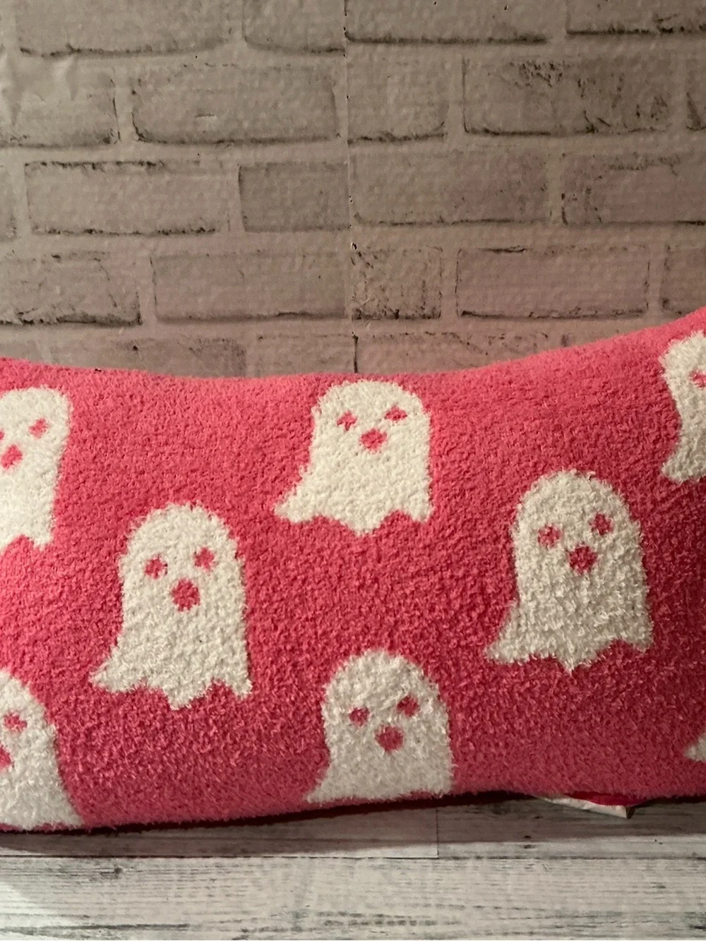 CUPCAKES & CASHMERE 2Pc. Feather Ghosts Throw & Matching Oblong Pillow